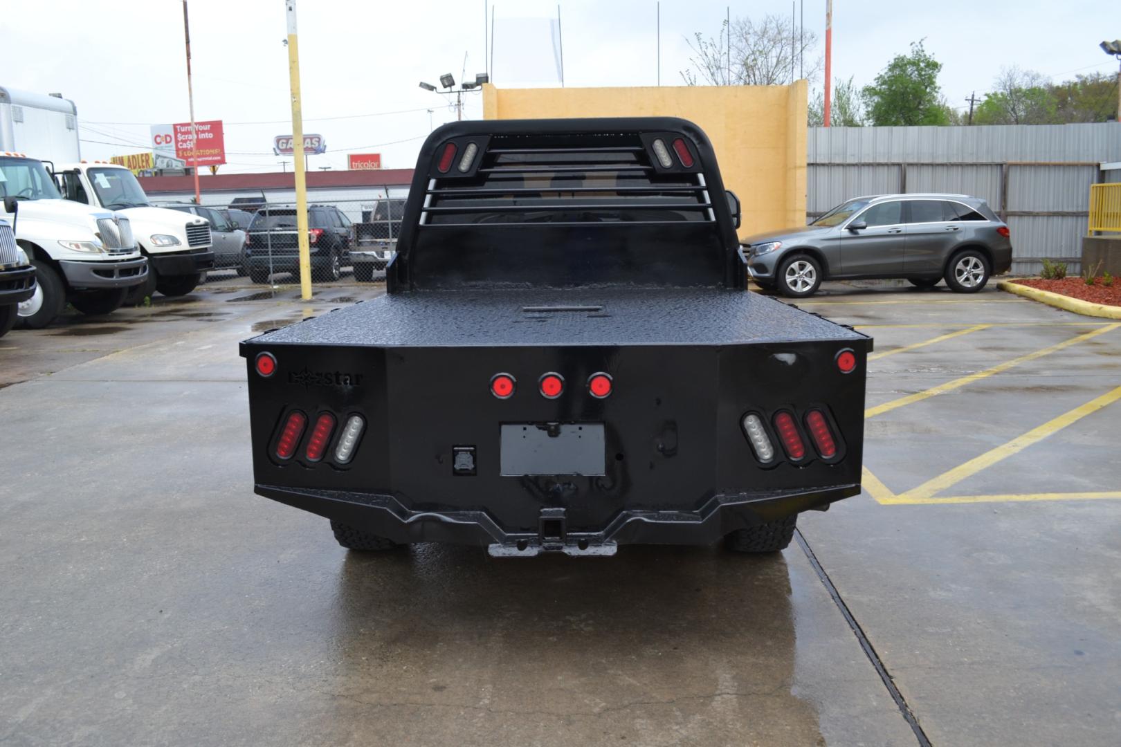 2019 WHITE /GRAY Ford F-350 with an POWERSTROKE 6.7L DIESEL engine, 6SPD AUTOMATIC transmission, located at 9172 North Fwy, Houston, TX, 77037, (713) 910-6868, 29.887470, -95.411903 - Photo#5